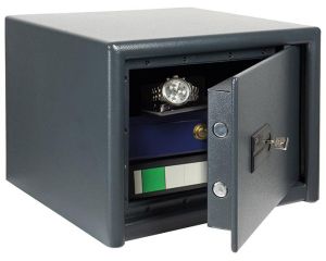 burg_waechteR_magno_mit_schluessel